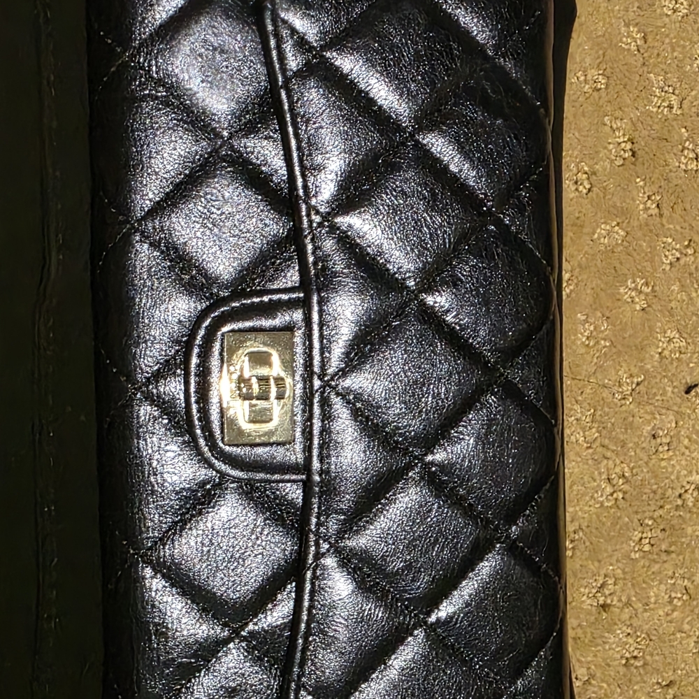 Elegant Black Quilted Women's Bag